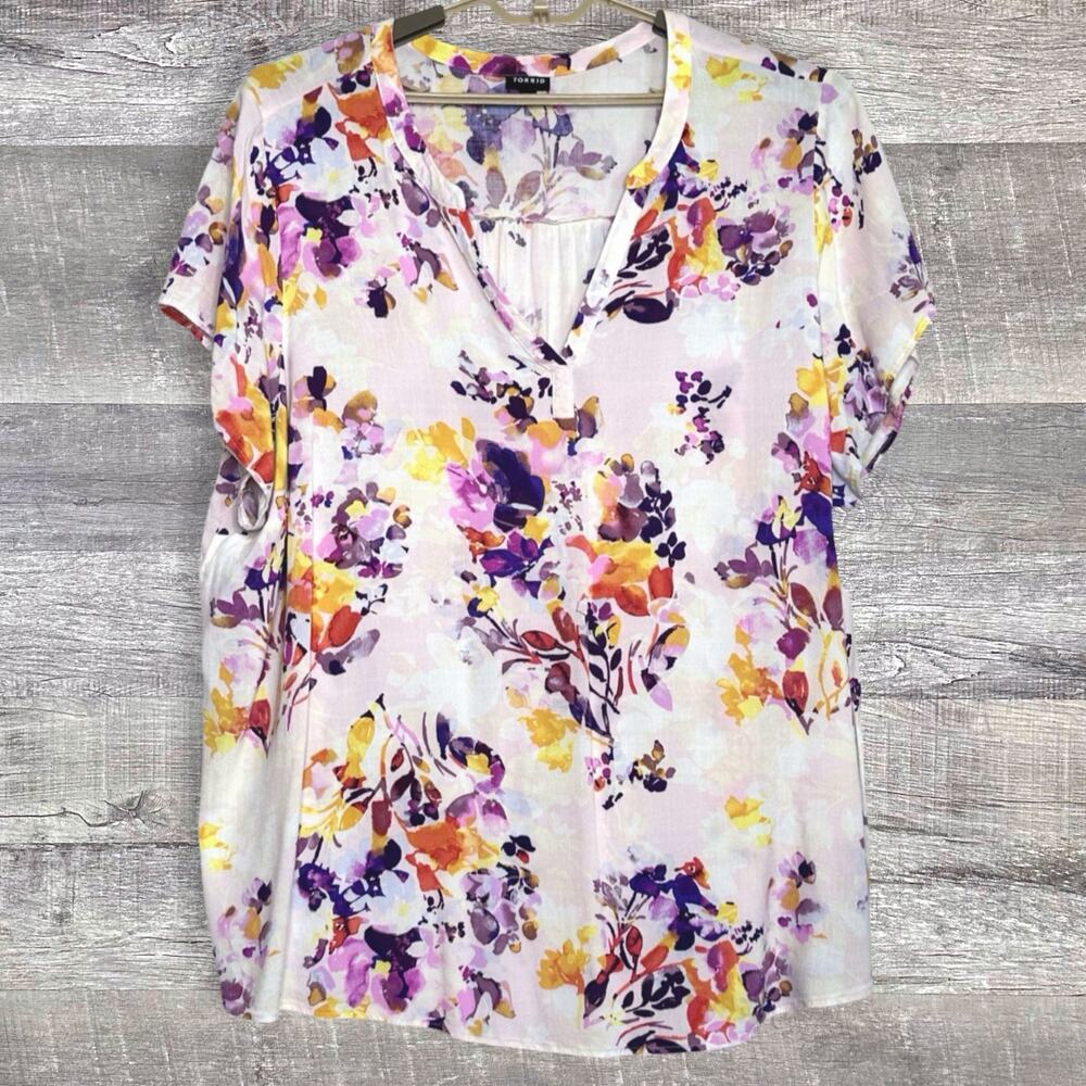 Torrid Rayon Slub Hi-Lo Floral Blouse Womens Plus 4X White Purple Flowing